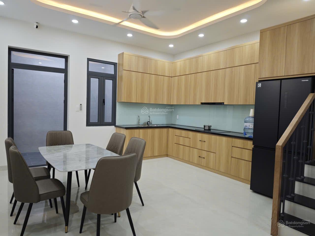 Cho thuê nhà phố Centana Trường Lưu đường vào chung cư. Vừa ở vừa kinh doanh