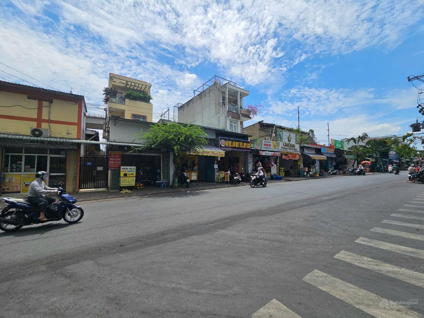 Chính chủ cần bán kho ở KDC Đông An, Tân Đông Hiệp. Đường 8m vỉa hè. DT 10x30. Cho thuê 10 triệu/th