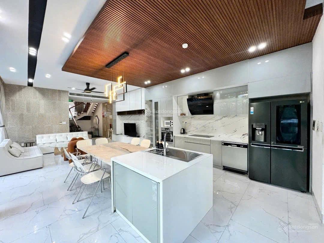 Tòa căn hộ dịch vụ 7 tầng - ngay KĐT Nam Việt Á - Thu nhập 200tr/th - Giá nhỉnh 2X tỷ