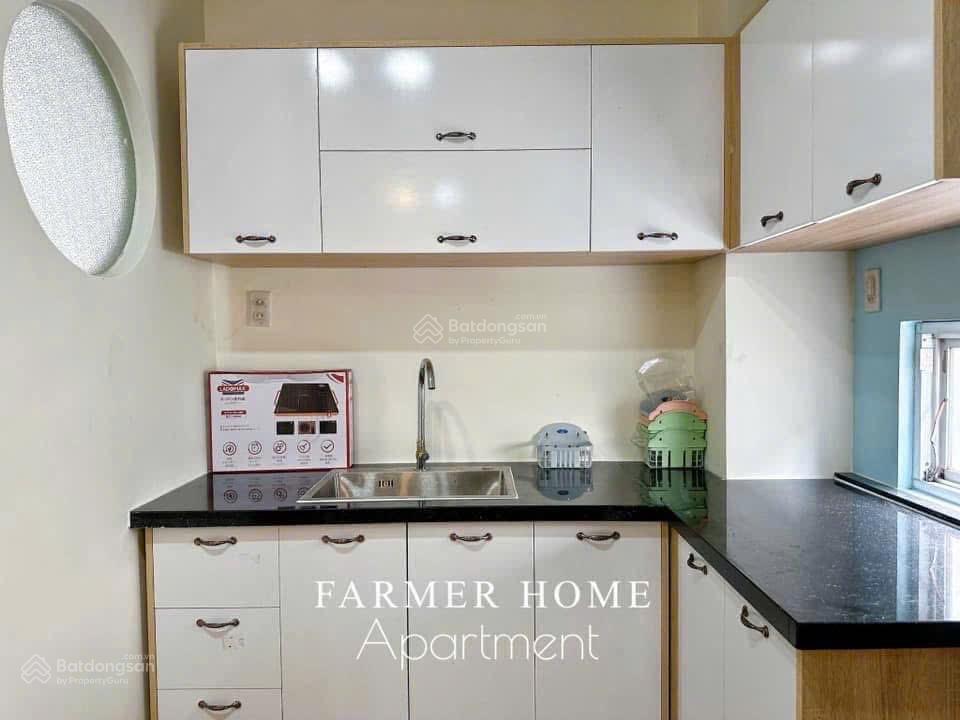 Trống lại 1 phòng cửa sổ toà nhà thang máy hầm xe ngay cao ốc Screc CoopMart Nhiêu Lộc