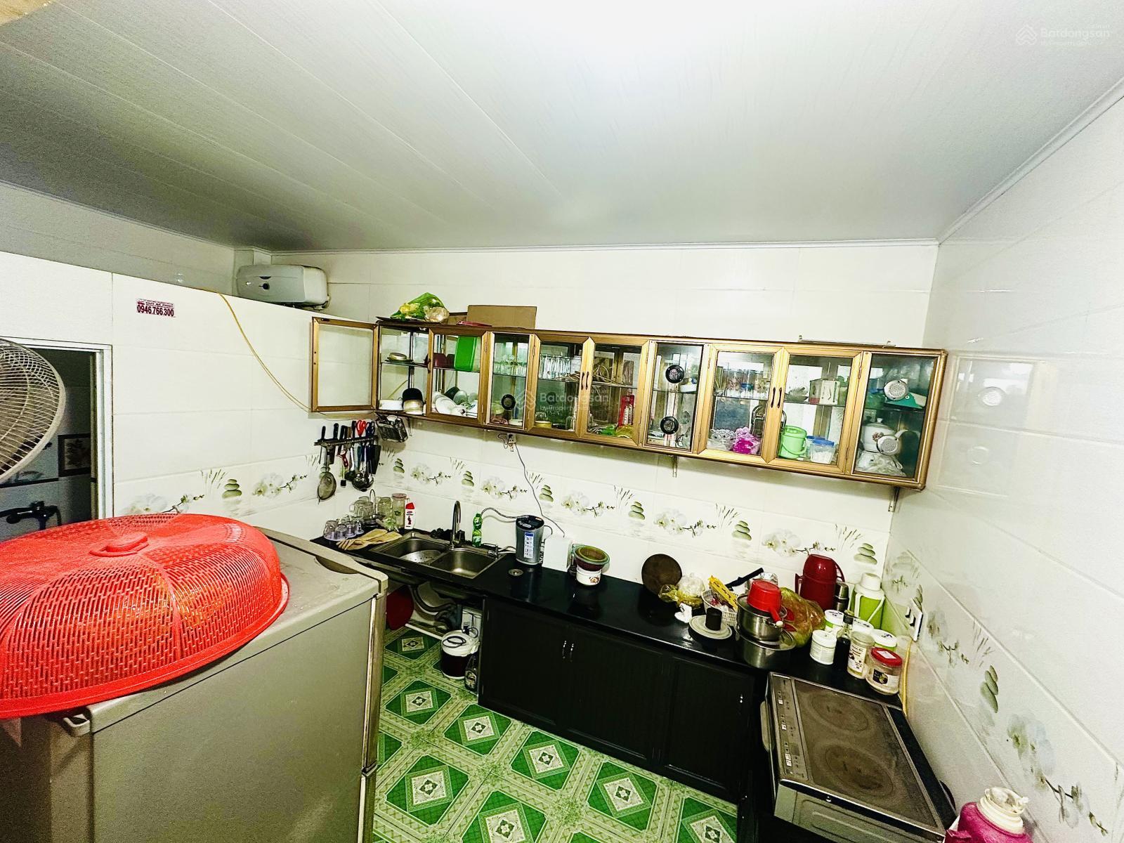 Bán nhà chính chủ sân cổng Trần Nguyên Hãn 75m2 - 2,5 tầng - 2,99 tỷ vị trí ngõ thông kinh doanh