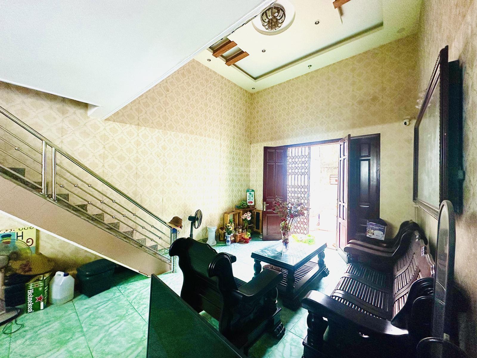 Bán nhà chính chủ sân cổng Trần Nguyên Hãn 75m2 - 2,5 tầng - 2,99 tỷ vị trí ngõ thông kinh doanh