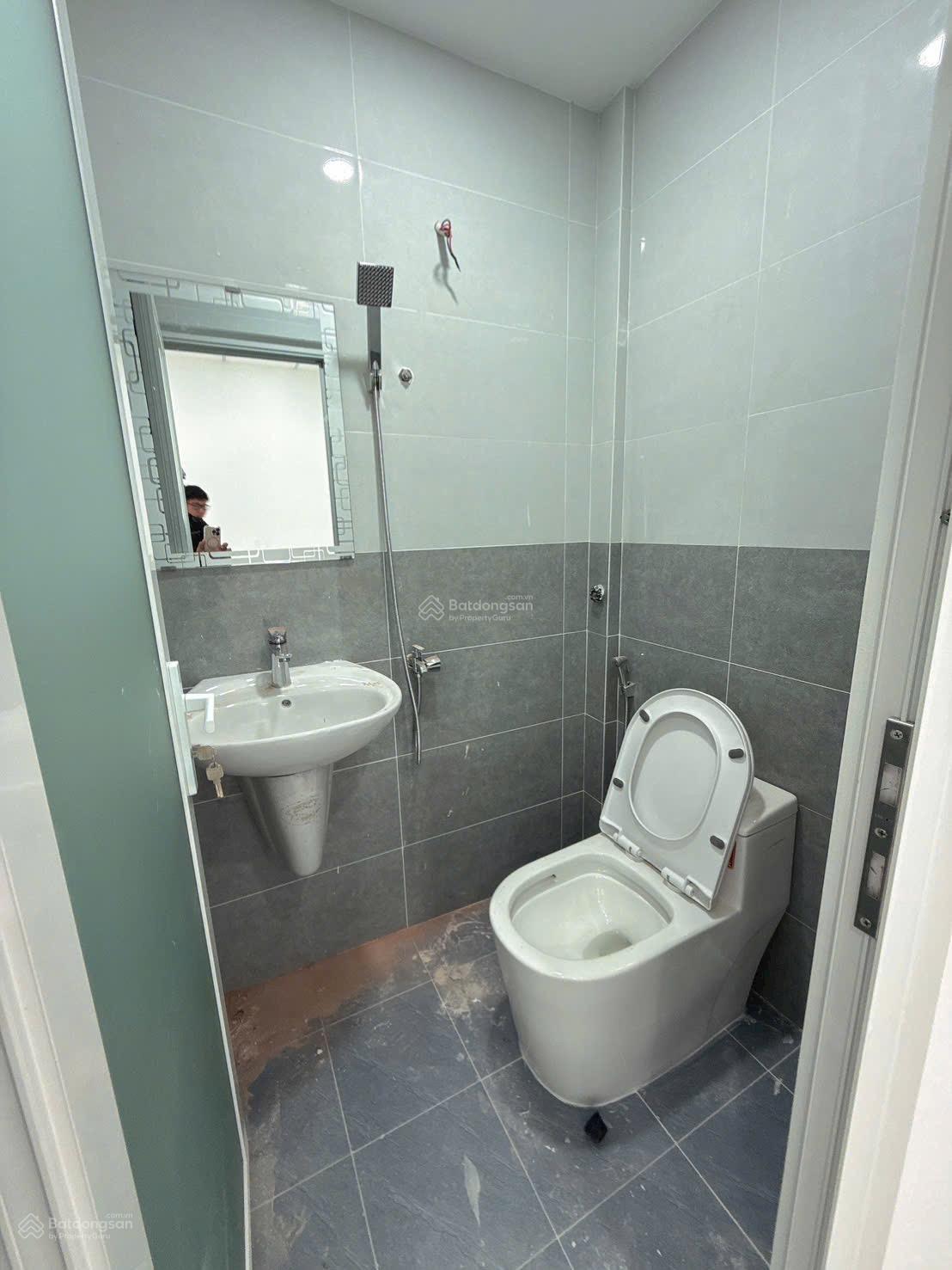 Cần bán gấp nhà cấp 4 hẻm nhựa 6m đường Sơn Kỳ. DT: 4 x 16m nhà 2 PN. Giá: 6.9 tỷ Cần bán gấp nhà cấp 4 hẻm nhựa 6m đường Sơn Kỳ. DT: 4 x 16m nhà 2 PN. Giá: 6.9 tỷ