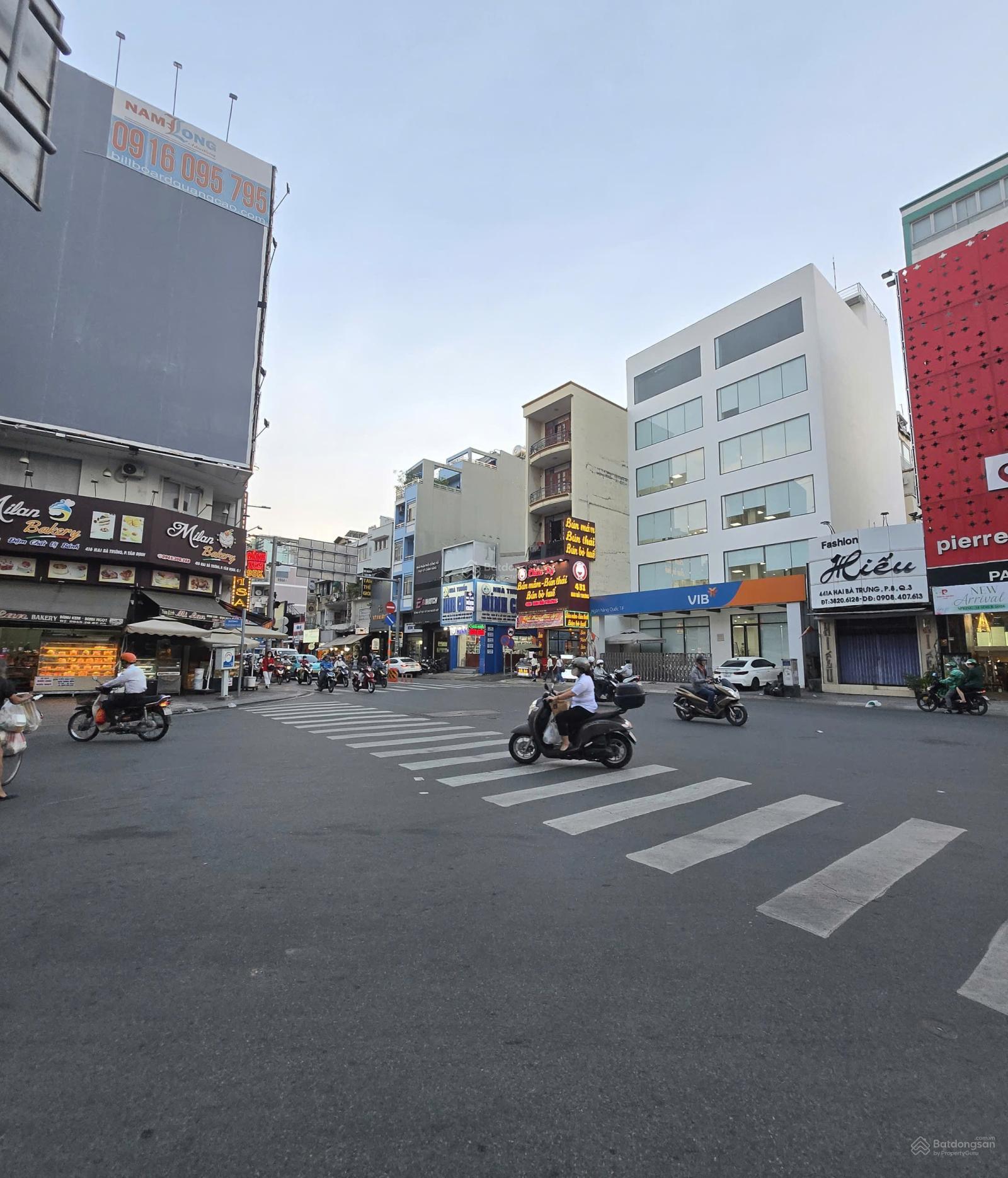 Tòa nhà MT Hai Bà Trưng, Q.3 - DT 12.6 x 21.2m, 302m2 - 7 tầng - HĐT 450 triệu/tháng - Giá 150 tỷ