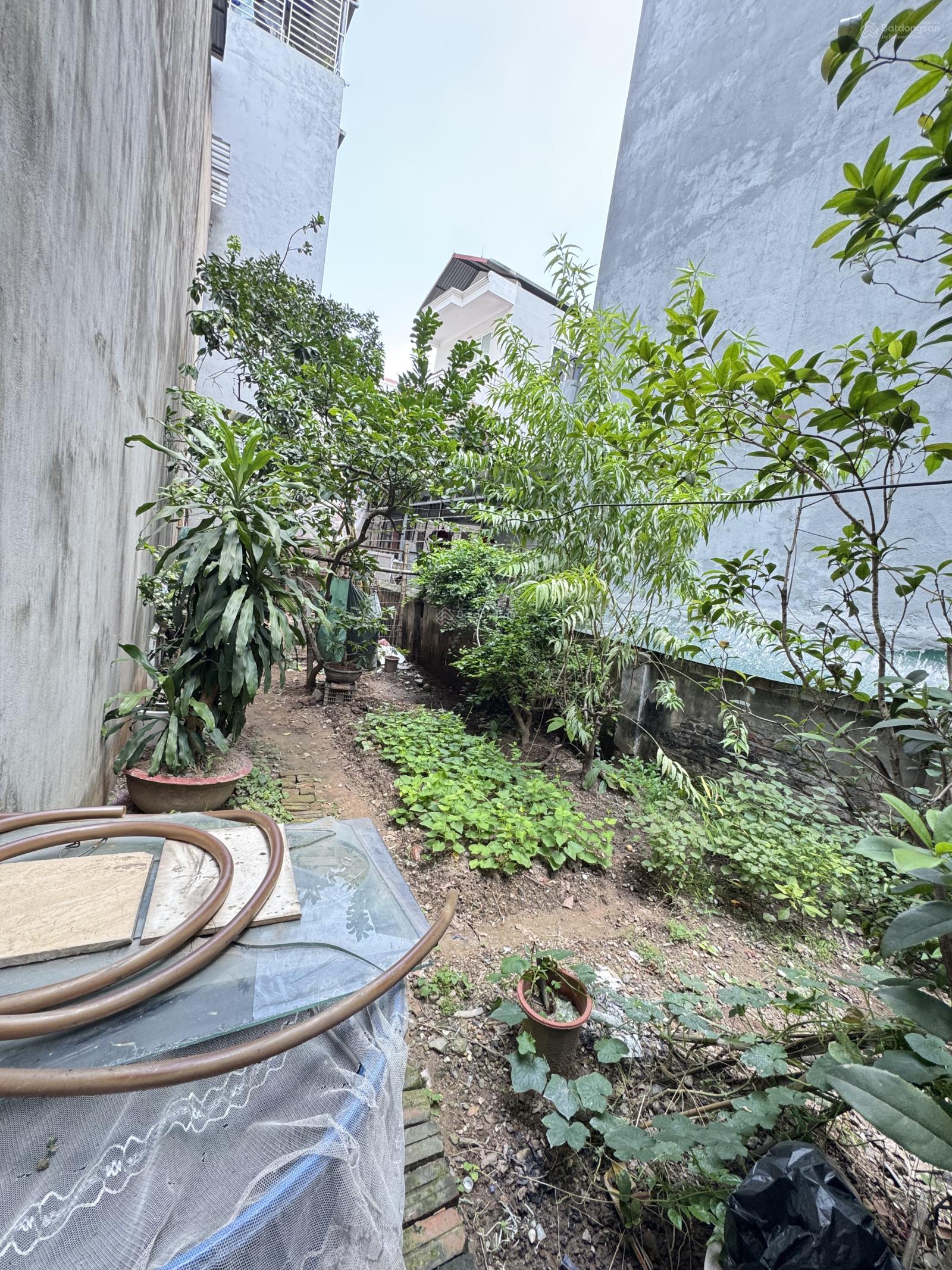 Chính chủ cần bán gấp mảnh đất đường Đức Giang. 60m2. Ô tô đỗ ngay cửa 20m ra phố giá chỉ hơn 6 tỷ