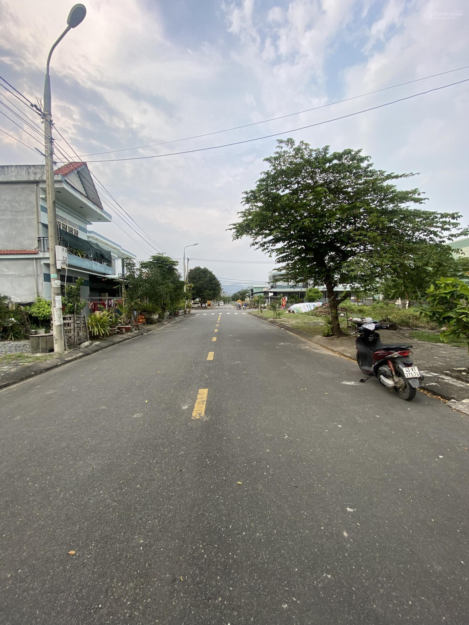 Cần bán hòa liên 3 dt 123 m Gia 2 tỷ 700 triệu hướng tay Bắc lô sạch sẽ