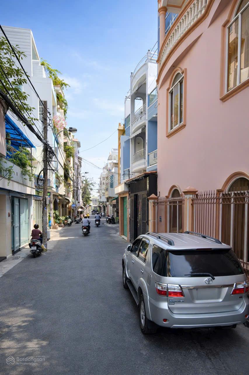 Nhà mới - lô góc 2 mặt HXH - Lạc Long Quân 63m2 - ngang 4.9m giá chưa 7 tỷ