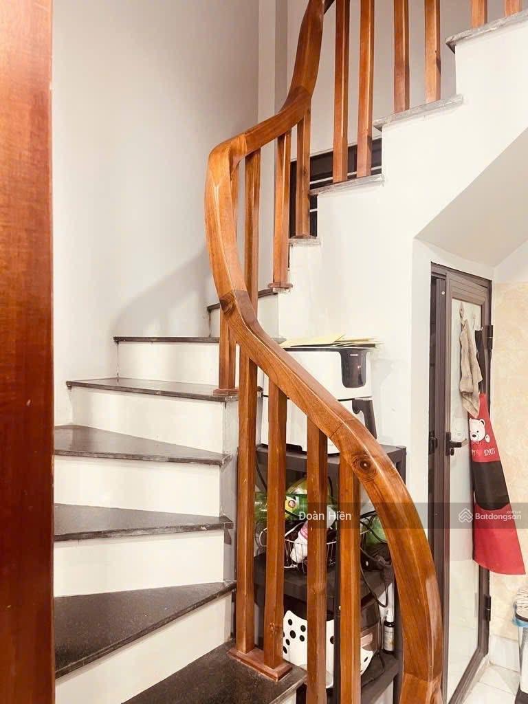 Chủ nhiệt bán! Nhà phố Cầu Giấy, 80m ra ô tô, ngõ thông, nhà mới, thoáng sáng, ở ngay, 43m*5t