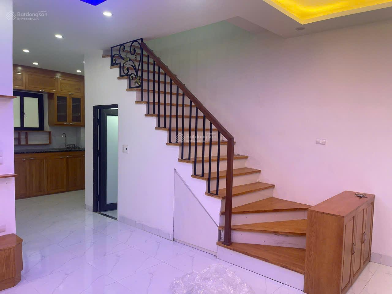 Hàng hiếm 5. X tỷ, 56m2, ngõ ô tô 7 chỗ, trước nhà có bãi để xe, 4 ngủ đủ công năng, gần đường đôi