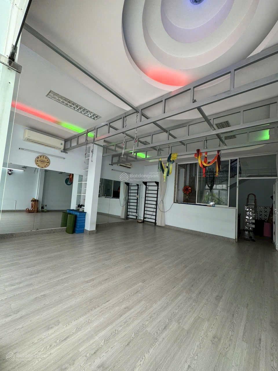 MT Hai Bà Trưng, 6.8x31, 17 tỷ TL. Vị trí siêu trung tâm, gần chợ TDM, KD vạn nghề. Căn góc hiếm