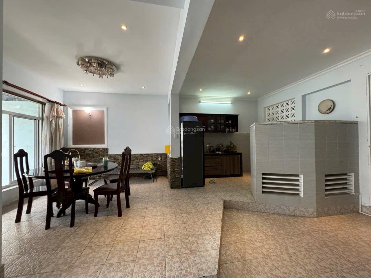 MT Hai Bà Trưng, 6.8x31, 17 tỷ TL. Vị trí siêu trung tâm, gần chợ TDM, KD vạn nghề. Căn góc hiếm