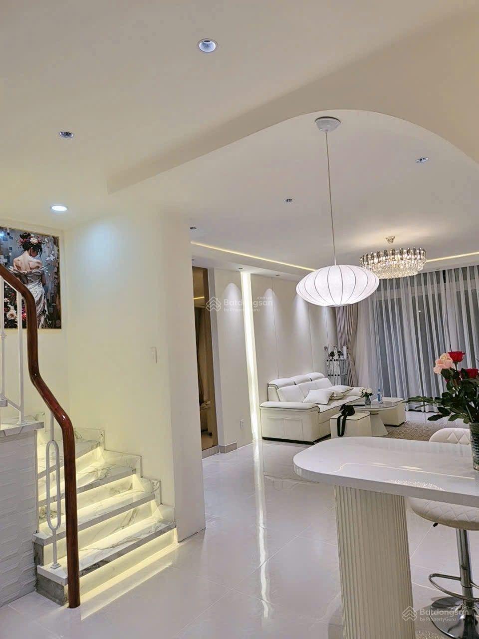 Bán gấp Nhà riêng 3PN, 3WC tại 916/ Đường Lạc Long Quân, Quận Tân Bình, 60m2, giá cực chất 6,99 tỷ