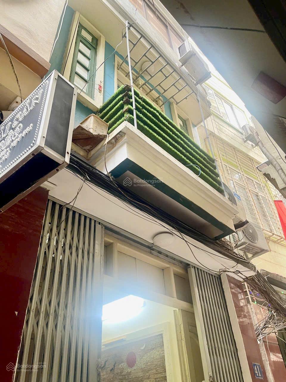 Chính chủ cho thuê nhà mặt ngõ 160 Lạc Long Quân - Tây Hồ. DT 30m2 - 5 tầng giá thuê 7 triệu /th Chính chủ cho thuê nhà mặt ngõ 160 Lạc Long Quân - Tây Hồ. DT 30m2 - 5 tầng giá thuê 7 triệu /th