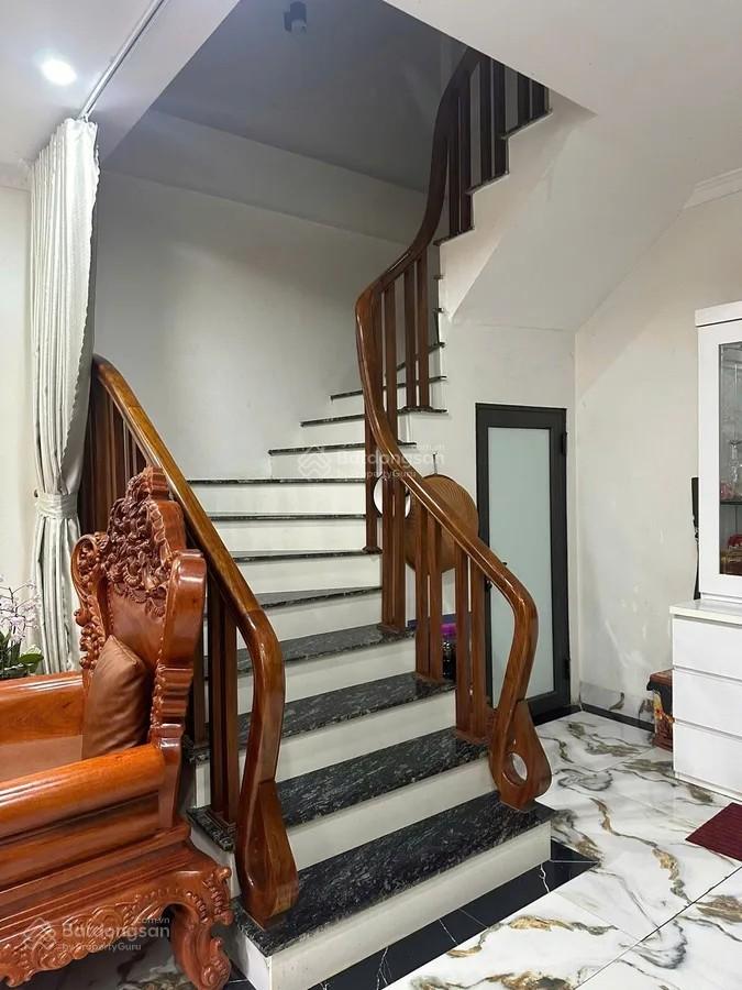 Bán nhà phố Trần Thái Tông, Cầu Giấy, 55m2, ô tô 40m, ngõ thông, kinh doanh, 14 tỷ