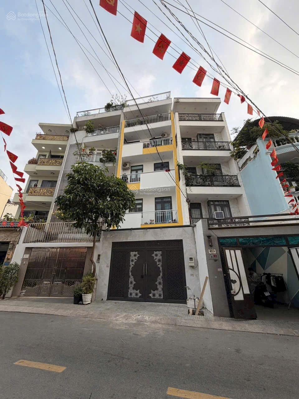 Bán Nhà MT Đường Nguyễn Văn Công ,4.3x18m, trệt 3 lầu , thu nhập 50tr/tháng , Giá 15.6 tỷ TL