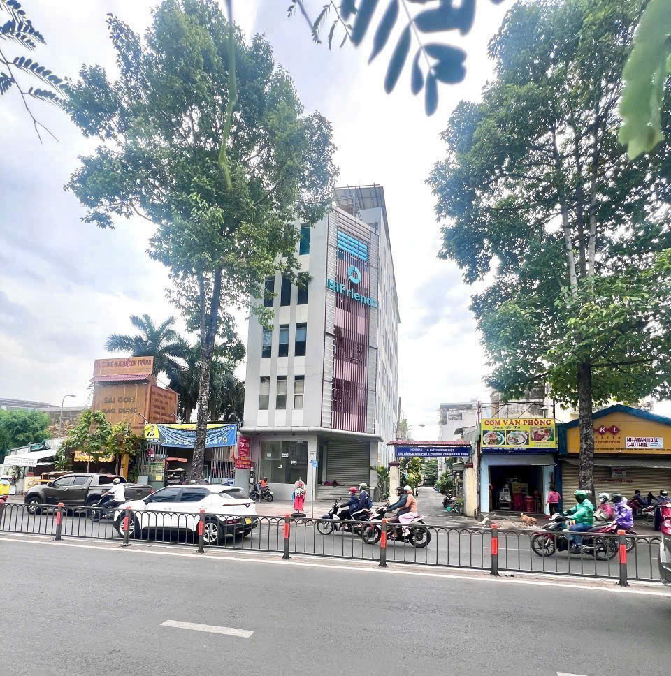 Bán nhà mặt tiền Nguyễn Hữu Cảnh,P22 Q. Bình Thạnh DT 11x 31m XD mới 2 hầm 12 tầng giá 99 tỷ