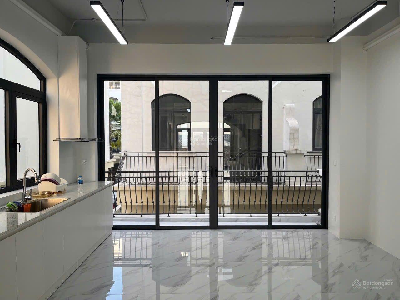 11.5 TỶ LIỀN KỀ HẢI ÂU 75M HOÀN THIỆN 5 TẦNG HỐ CHỜ THANG MÁY ĐÔNG NAM Vinhomes Oceanpark 2