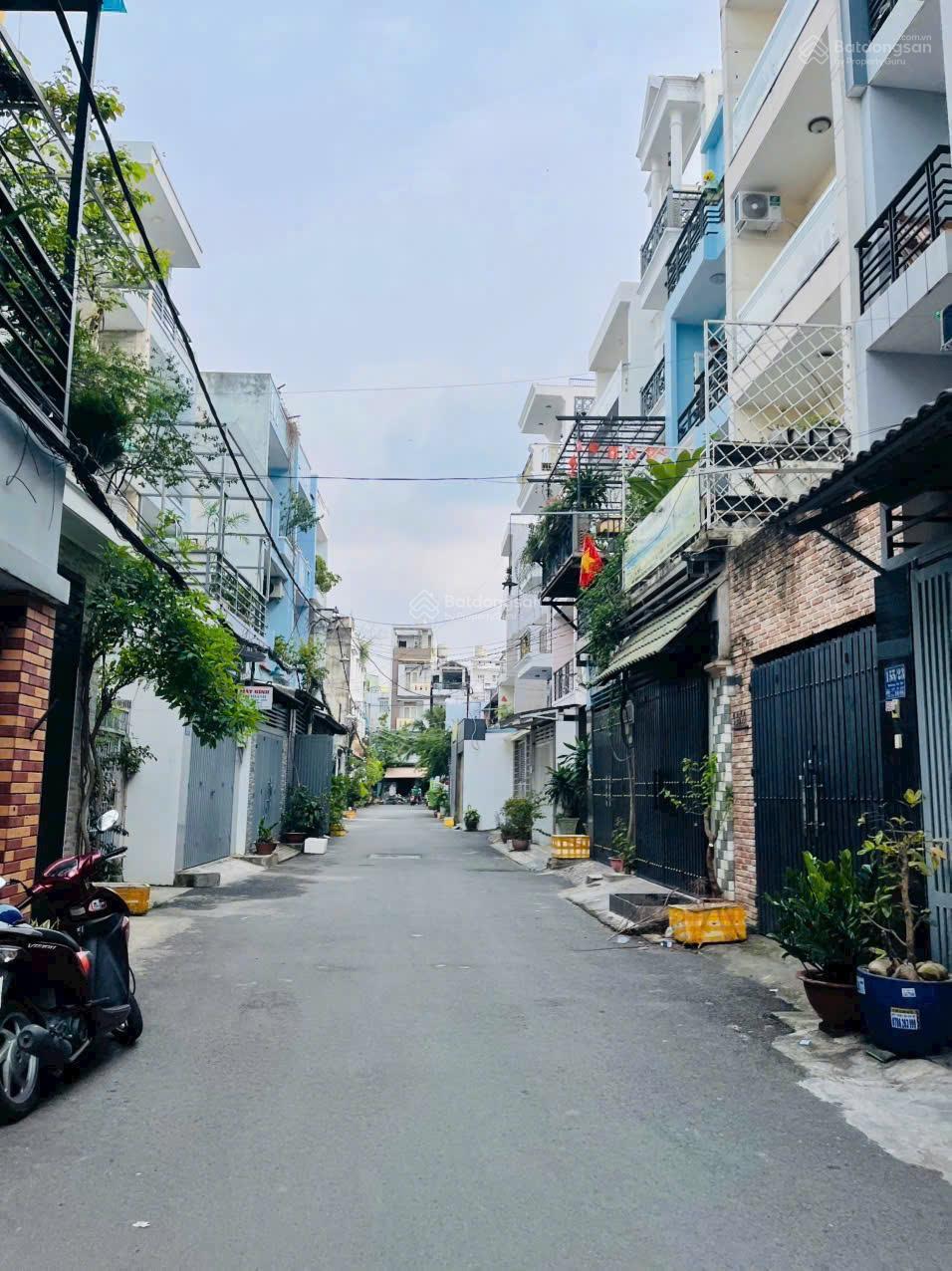 Bán nhà HXH 5m Phường An Nhơn, GV. DT: 5m x 20m CN 100m2 Trệt 2 lầu. Giá: 9.9 tỷ TL 0932 170 *** Vy