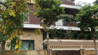 Cho thuê biệt thự tại Khuất Duy Tiến. DT: 200 m2 * 5 tầng. MT: 8 m, chia phòng, giá: 48 triệu/th