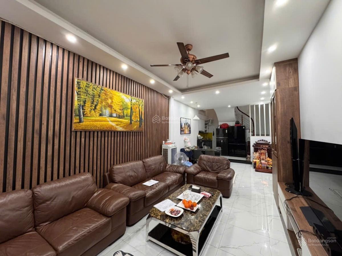 Dân xây vài bước ra phố, ngõ thông, nhà đẹp ở ngay,sẵn ô chờ thang máy. Dt55m 6T mt4.2m giá17ty