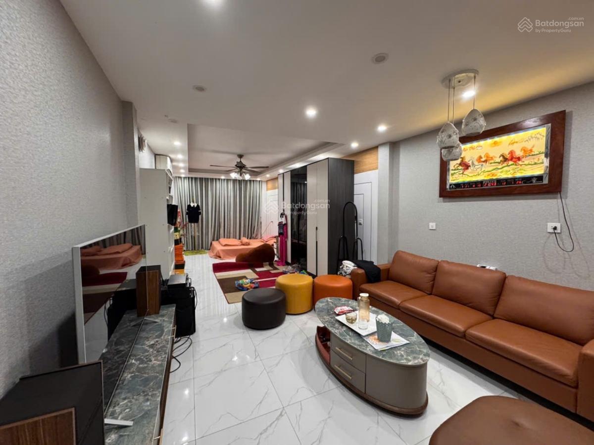 Dân xây vài bước ra phố, ngõ thông, nhà đẹp ở ngay,sẵn ô chờ thang máy. Dt55m 6T mt4.2m giá17ty