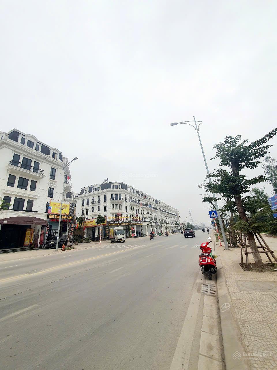 Bán gấp nhà LK KĐT Ao Sào- Cạnh Louis Hoàng Mai, đường chục chính rộng 4 làn xe ô tô,73m2 hơn 23 tỷ