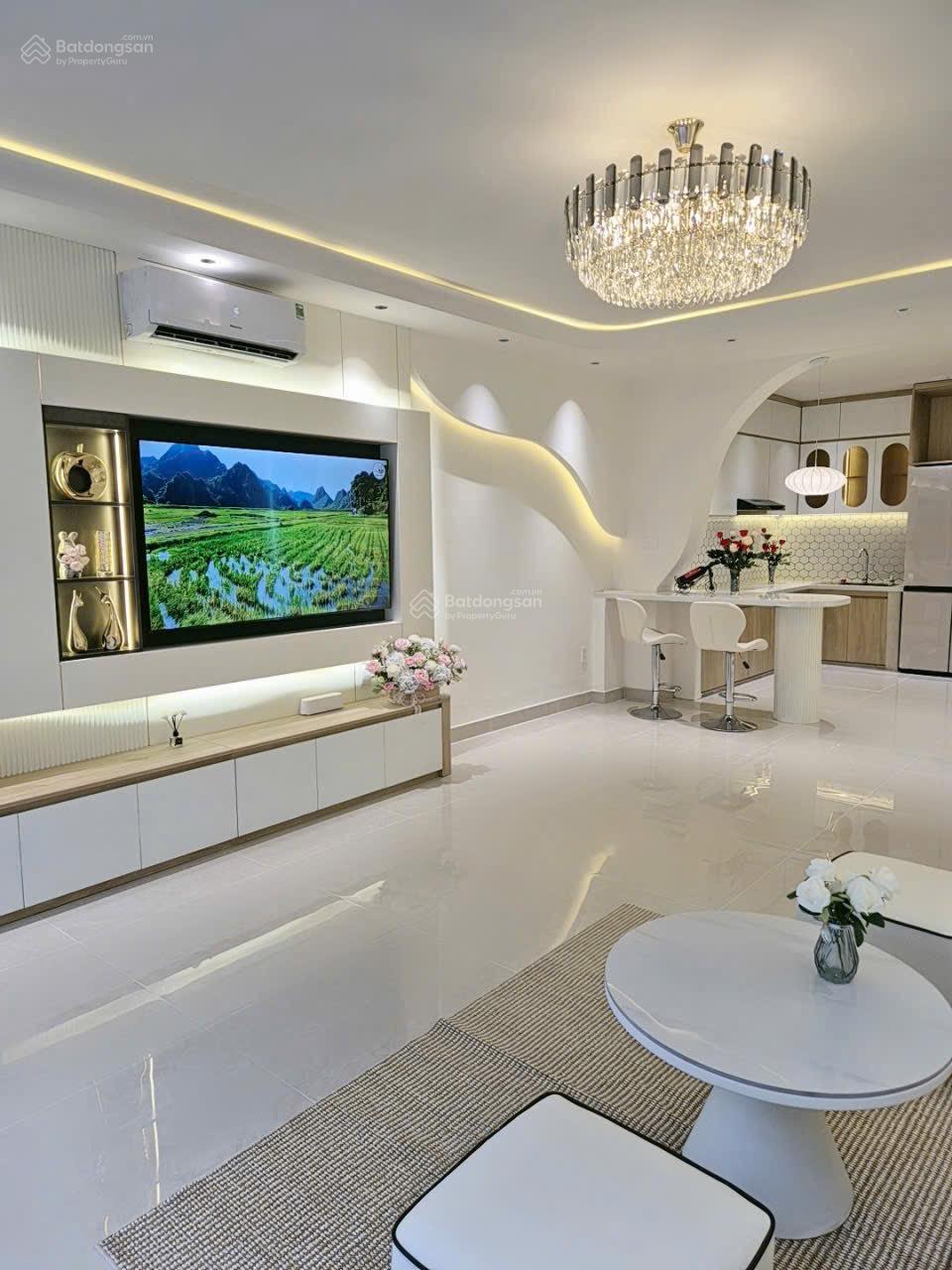 Bán nhà mới keng hẻm thông Lạc Long Quân P.8, Tân Bình, căn góc thoáng - 56m2 - 6.990 tỷ