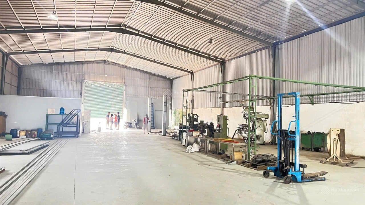Ban xưởng Kp3 trảng đài.Đuong lớn 1 Sẹc Bùi Trọng Nghĩa 100m.
TDT:1000m2. Có 200m2 thô cư. hiện đan