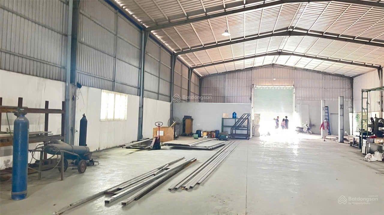 Ban xưởng Kp3 trảng đài.Đuong lớn 1 Sẹc Bùi Trọng Nghĩa 100m.
TDT:1000m2. Có 200m2 thô cư. hiện đan