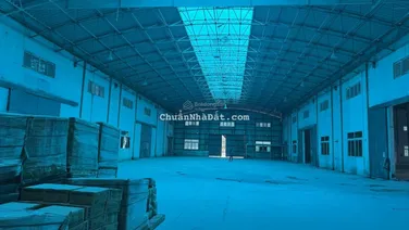 Cho thuê kho KCN Ngọc Hồi. DT: 3800m2, trần cao 12m, PCCC, xuất được VAT, xe cont ra vào