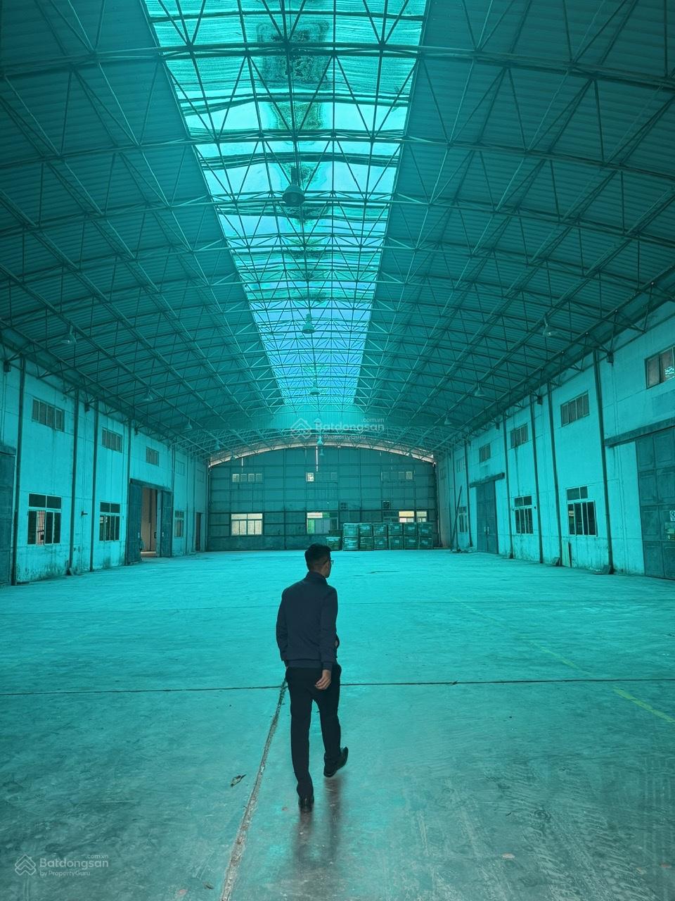 Cho thuê kho KCN Ngọc Hồi. DT: 3800m2, trần cao 12m, PCCC, xuất được VAT, xe cont ra vào