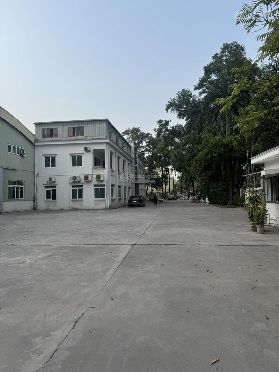 Cho thuê kho KCN Ngọc Hồi. DT: 3800m2, trần cao 12m, PCCC, xuất được VAT, xe cont ra vào