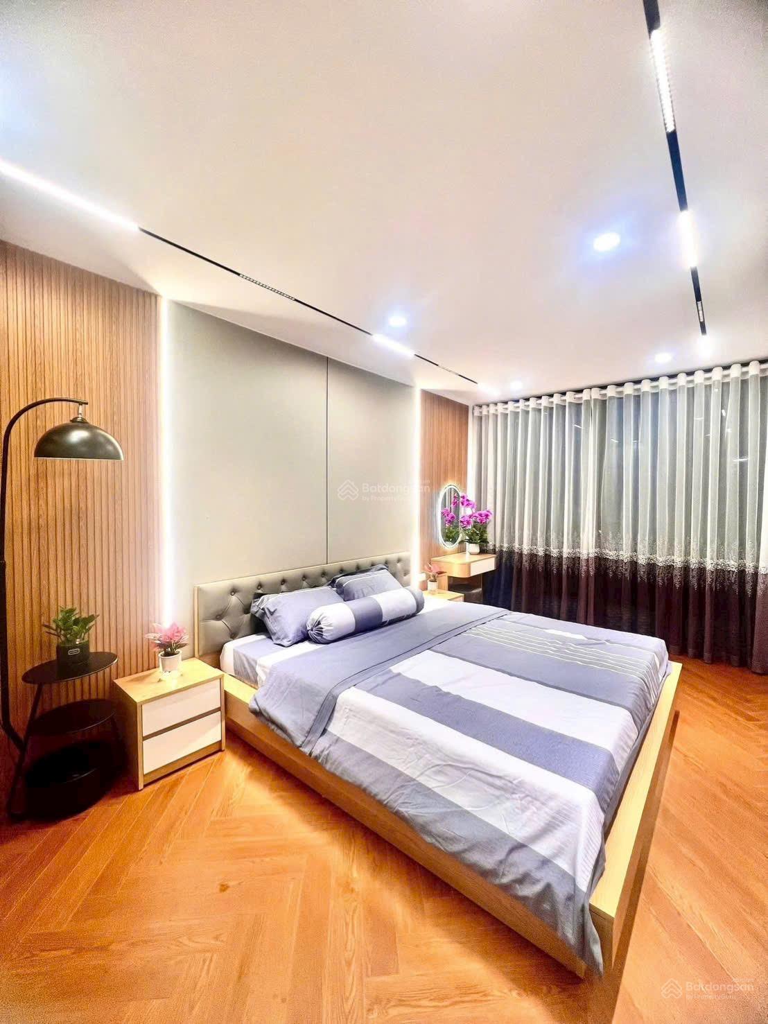 Giá tốt quá - bán nhà Hoàng Quốc Việt - dân xây chắc chắn - full nội thất - ngõ nông - gần Hồ Tây