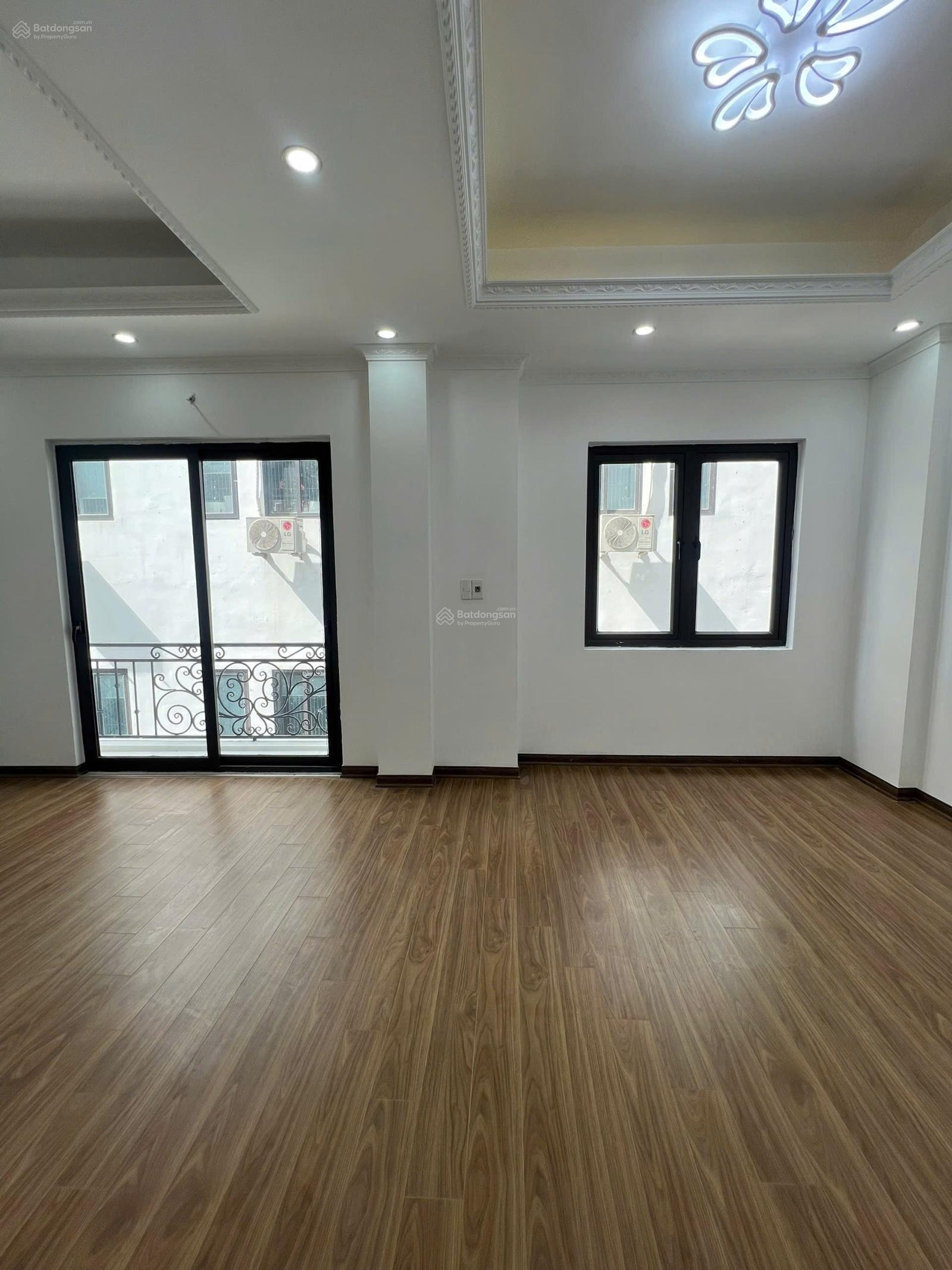 Chính chủ bán nhà 6.5 tầng thang máy ở gần ôtô Quảng An Tây Hồ.dt38m2,mt 6m2,13.95 tỷ thương lượng