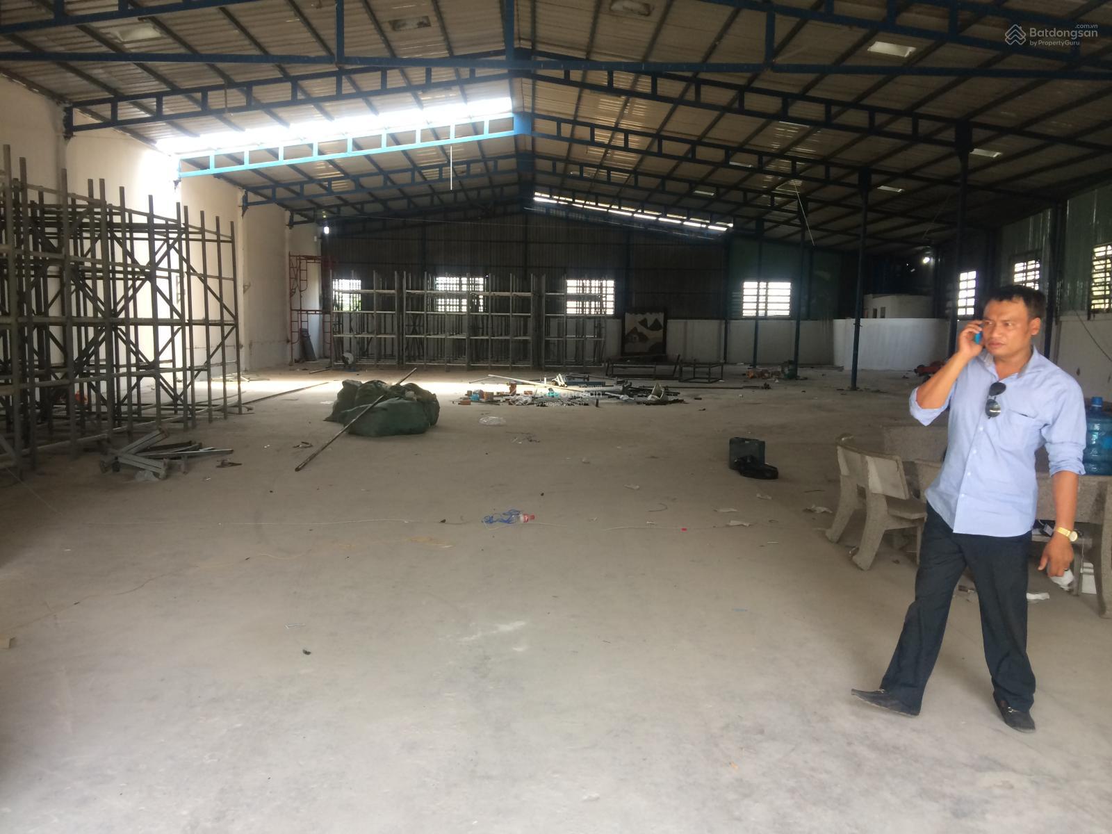 Cho thuê nhà xưởng nằm thủ dâu một, bình dương dt: 1000m giá 35 triêu/tháng lh: 0908 561 ***