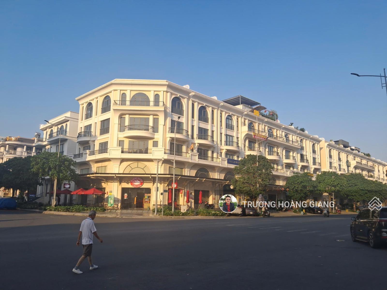 Biệt thự liền kề 1 hầm 4 tầng, chiết khấu 30% đầu xuận, mặt tiền đường 25m, DT: 7*22