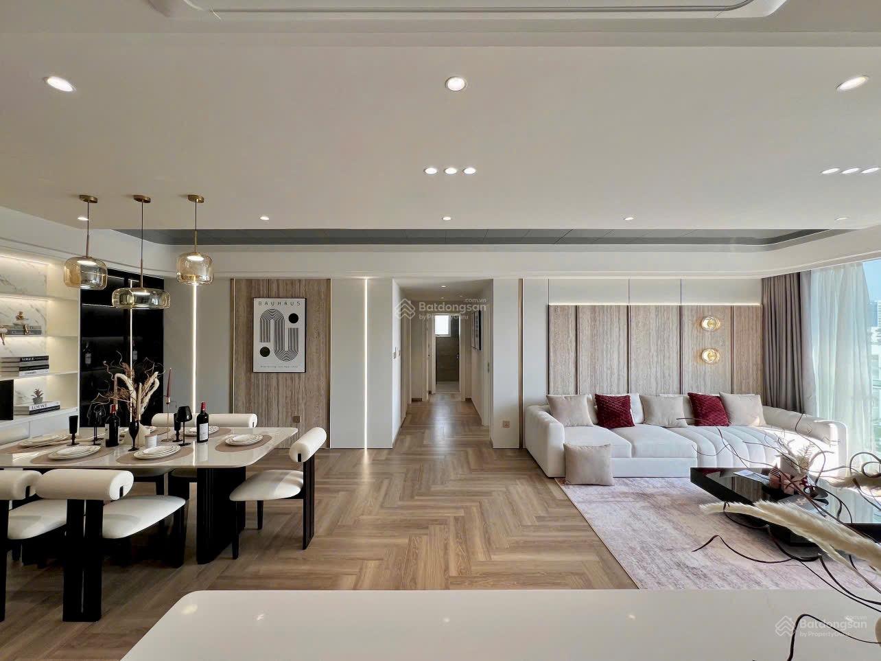 Cho Thuê Căn Góc Antonia 109m,3PN Lầu Cao,Nội Thất Đẹp,Vào Ở Ngay. Giá 37tr/th Lh : 0918 889 ***