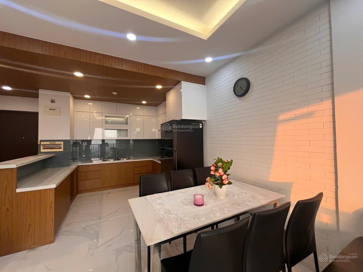 Cần tiền bán nhanh CHCC Rivera Park, Quận 10, 75m2, gồm 2PN+ 2WC, giá 5,3 tỷ. LH:0936 571 *** Cần tiền bán nhanh CHCC Rivera Park, Quận 10, 75m2, gồm 2PN+ 2WC, giá 5,3 tỷ. LH:0936 571 ***