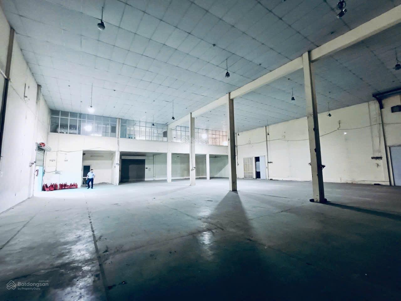 Cho thuê 1200m2 diện tích đất bao gồm 700m2 nhà xưởng tại Ngọc Hồi Thanh Trì. LH 0964 859 ***