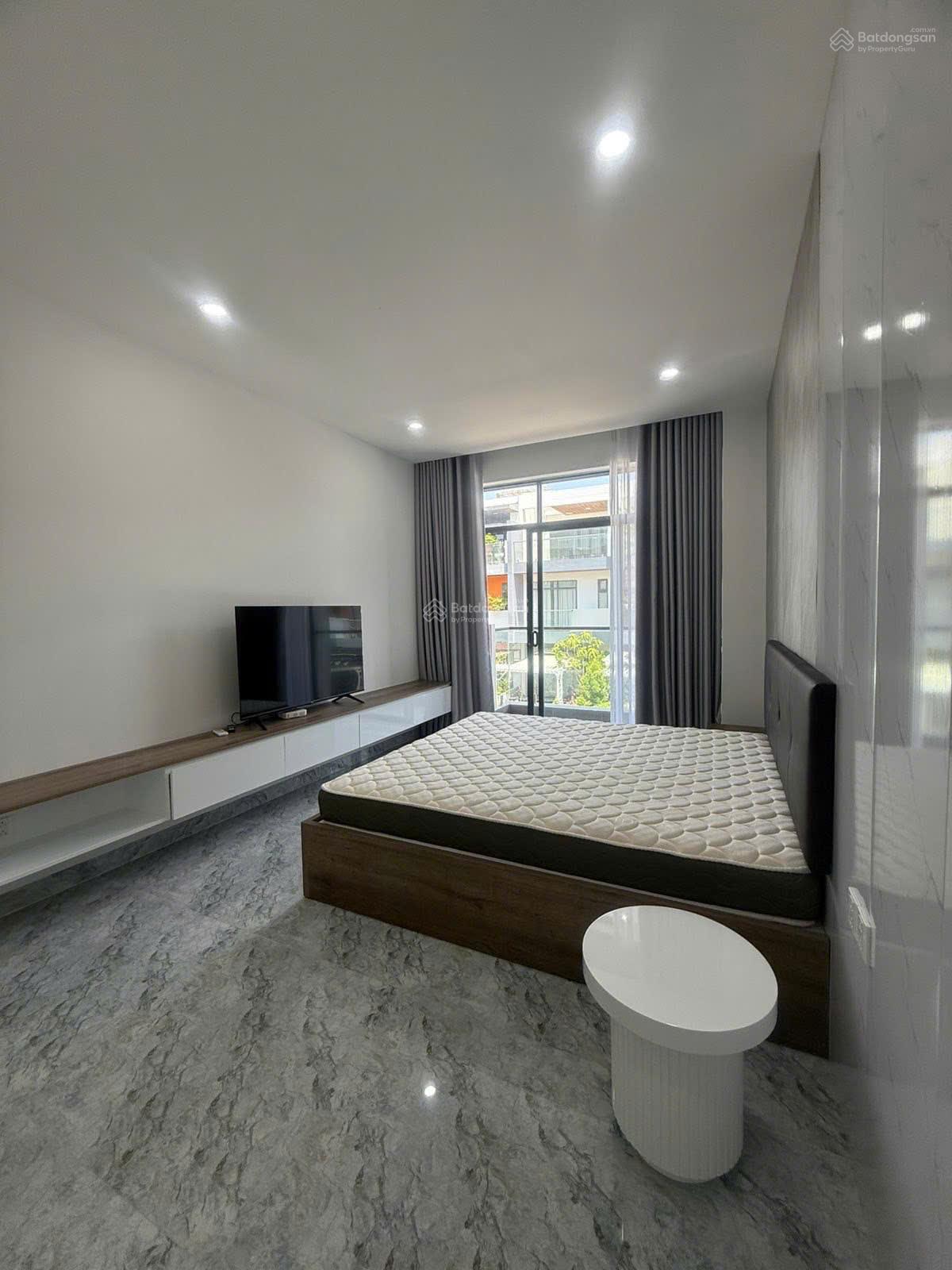 Bán nhà 3 tầng full nội thất gần công viên hoa giấy, cách khu hồ bơi - giá bán chỉ 8.4tỉ