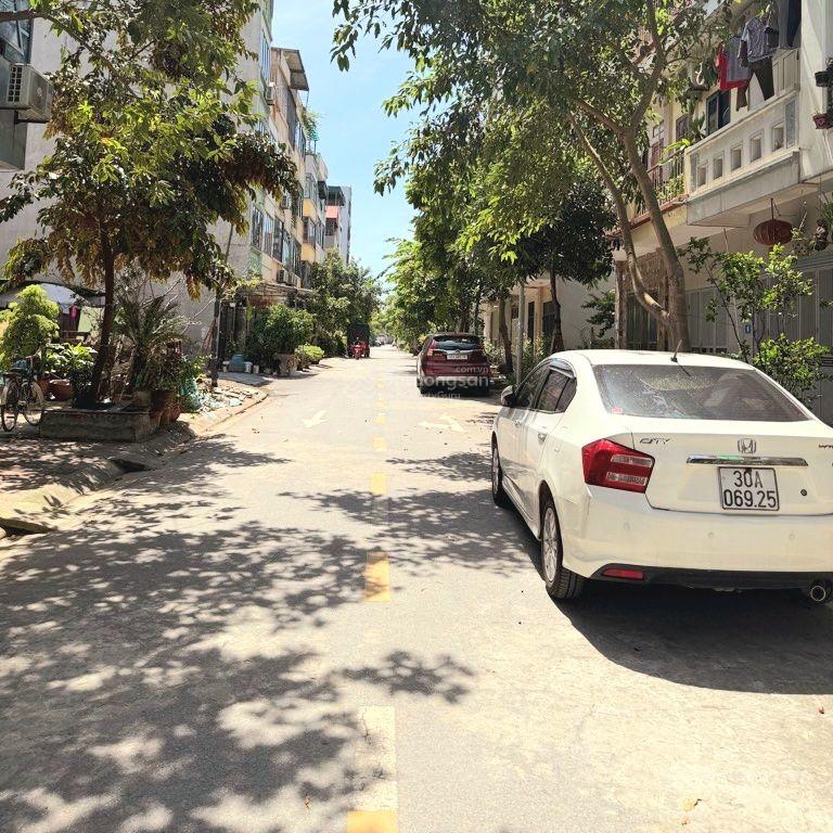 Nhỉnh 9 tỷ, nhà 6 tầng, thang máy, đường ô tô tránh, vỉa hè rộng, kinh doanh đa dạng, dân trí cao. Nhỉnh 9 tỷ, nhà 6 tầng, thang máy, đường ô tô tránh, vỉa hè rộng, kinh doanh đa dạng, dân trí cao.