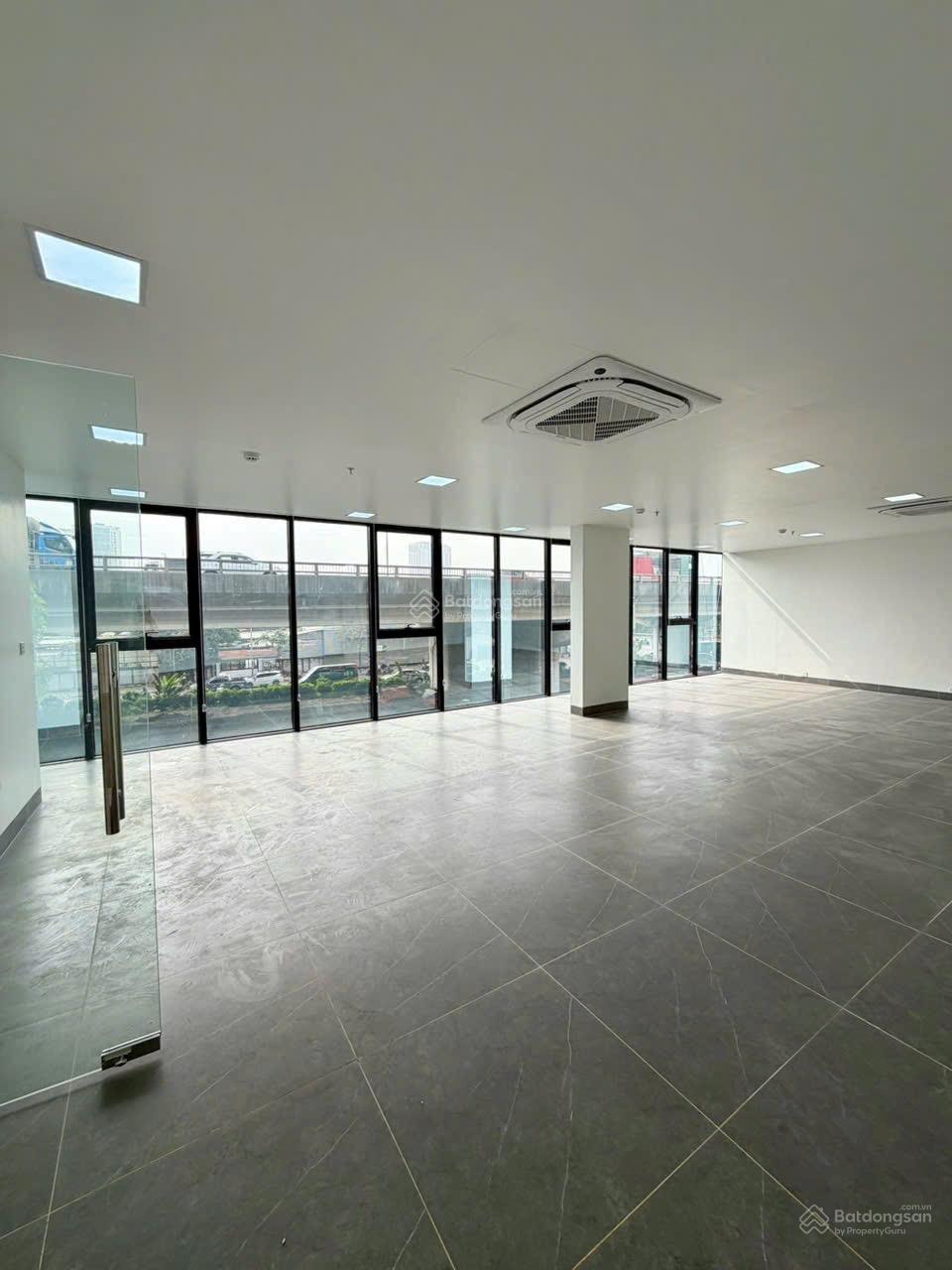 Tòa building văn phòng mặt phố Pháp Vân, dòng tiền 130,24 triệu/tháng, 56 tỷ, 9 tầng 1 hầm, MT 16m