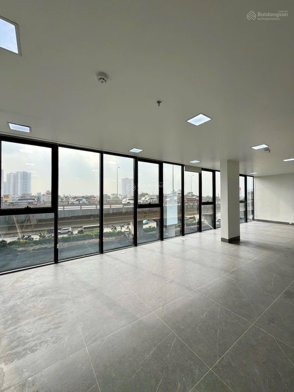 Tòa building văn phòng mặt phố Pháp Vân, dòng tiền 130,24 triệu/tháng, 56 tỷ, 9 tầng 1 hầm, MT 16m