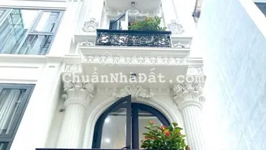 Nhỉnh 9 tỷ, nhà 6 tầng, thang máy, đường ô tô tránh, vỉa hè rộng, kinh doanh đa dạng, dân trí cao.