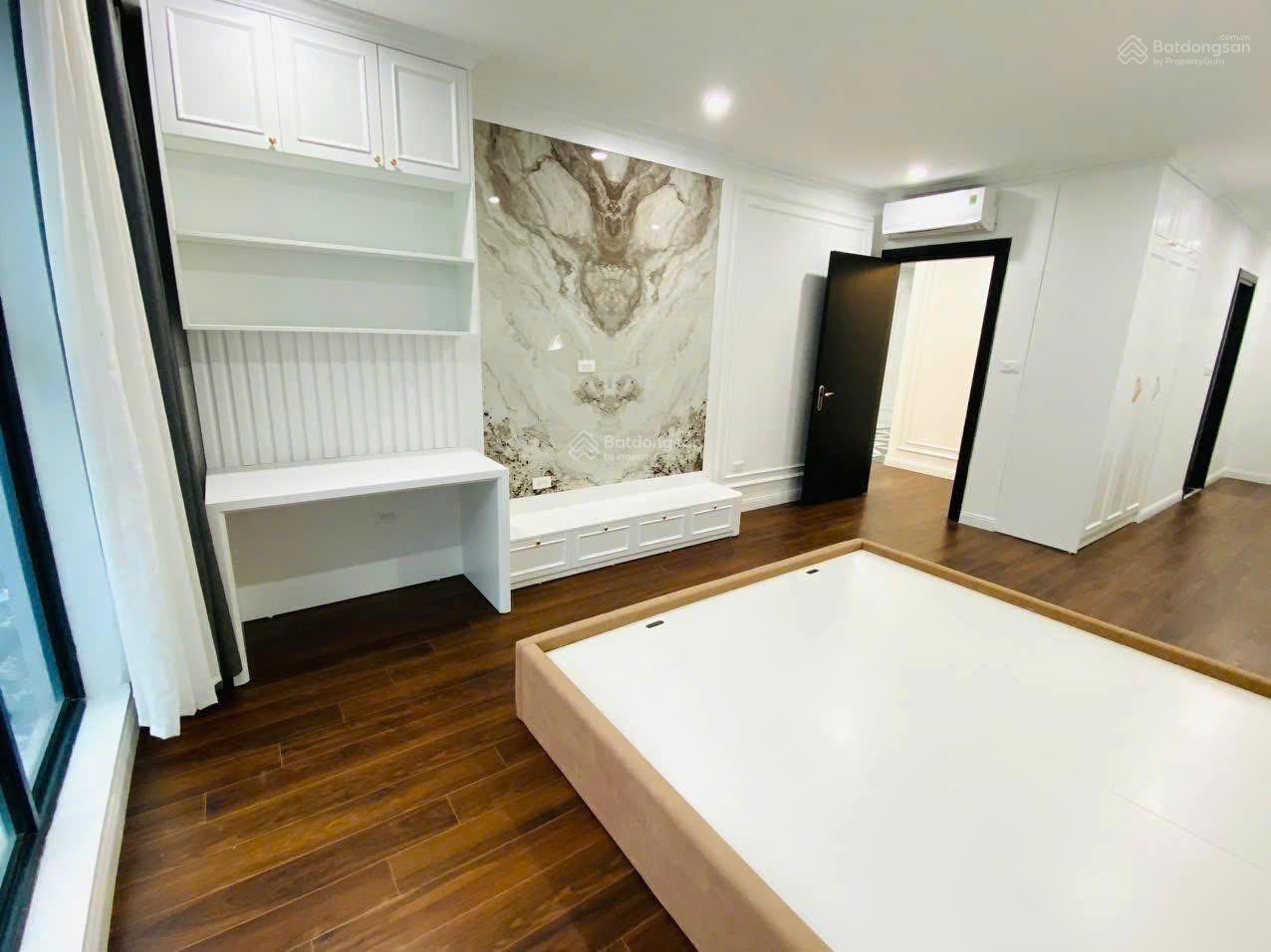 Chính chủ bán gấp căn hộ chung cư 115m2 Goldmark City, 3 ngủ full nội thất, có slot ô tô giá 8.9 tỷ