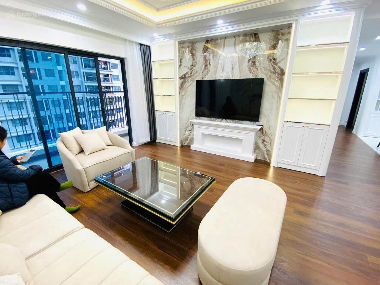 Chính chủ bán gấp căn hộ chung cư 115m2 Goldmark City, 3 ngủ full nội thất, có slot ô tô giá 8.9 tỷ