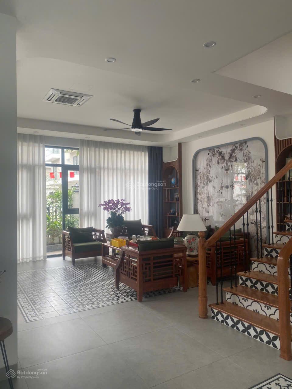 Bán biệt thự Sol lake Villas Nam Cường 200m2, 3 tầng full nội thất sổ đỏ, 30,5tỷ bao phí