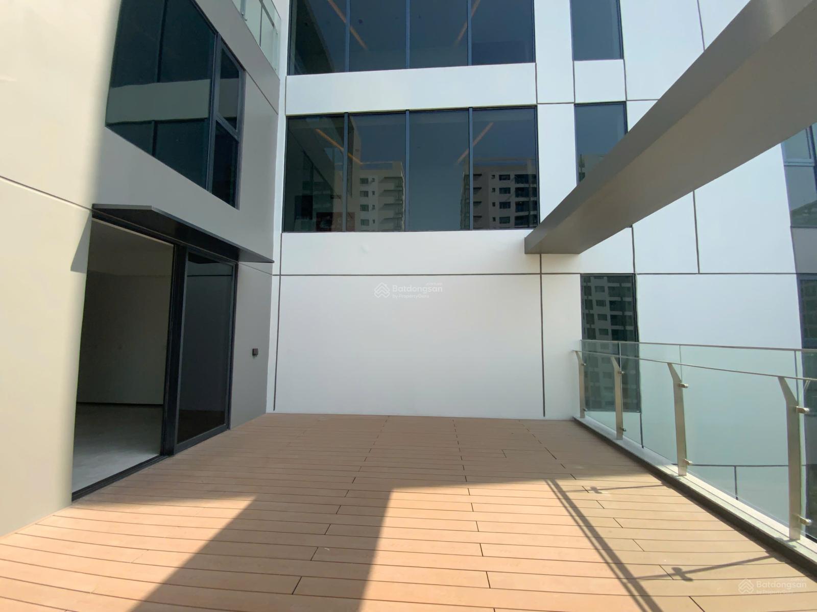 Cho thuê căn hộ Phú Mỹ Hưng, dự án The Aurora Phú Mỹ Hưng, 70m2+40m2 sân vườn, 2PN, full, mới 100%