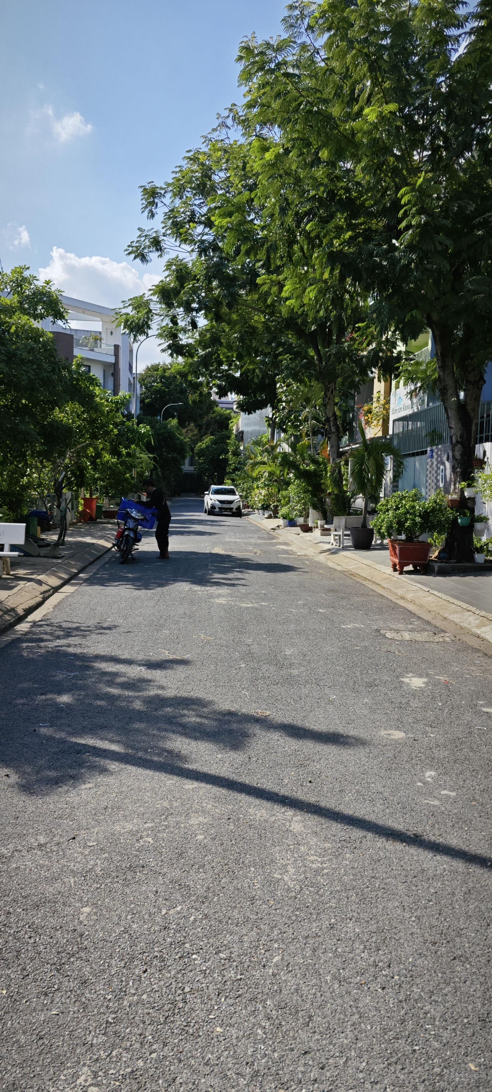 Lô đất 5x20 khu dân cư Sadeco phước kiển. Đối diện công viên. Giá 8.8 tỷ