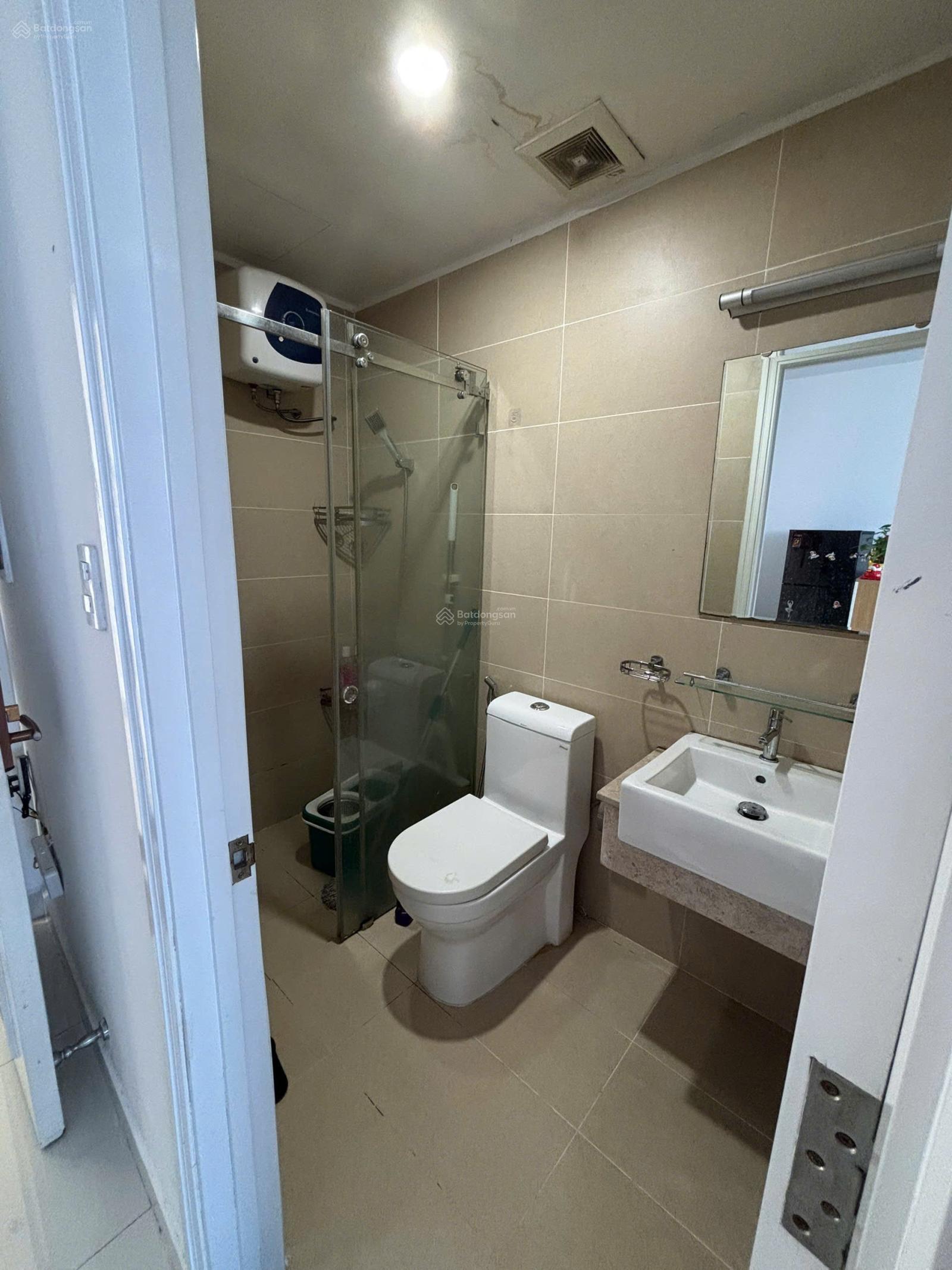 Cần bán căn Officetel Florita Phường Tân Hưng, Q7. DT 36m2, căn góc. Giá bán 2.4 tỉ. LH 0762 318 ***